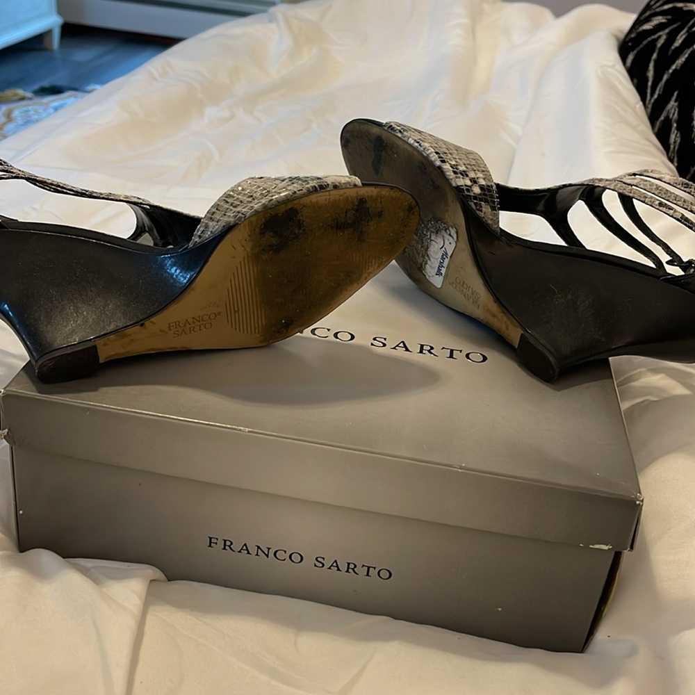 Franco Sarto black gray textured wedge sandals - Picture 6 of 7